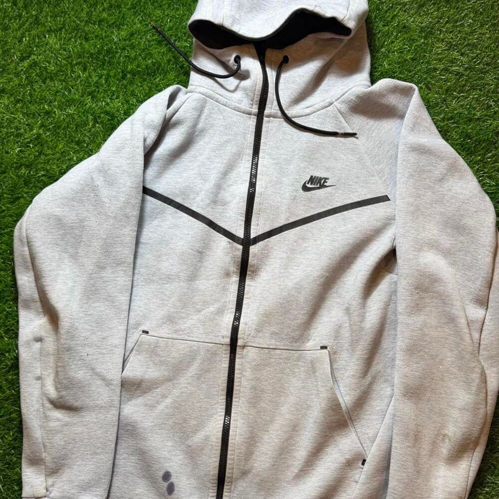 Nike Men's Grey Hoodie